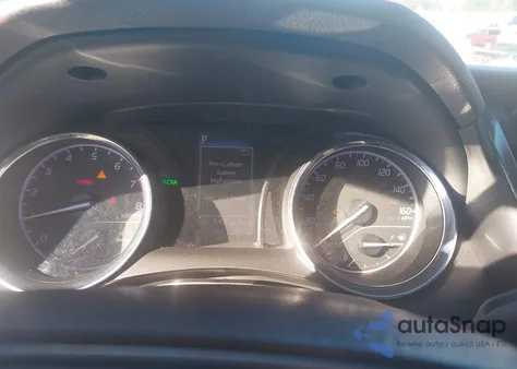 2020 Toyota Camry Le z USA, uszkodzony, nr VIN 4T1L11AK9LU938006